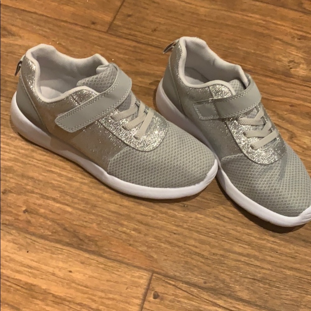 NWT fabkids shoes